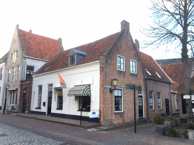 Kantoor en 2 huur appartementen – Elburg